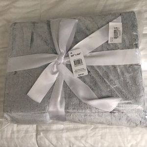 NWT Grey/Silver Luxury Soft Throw Blanket